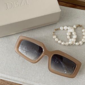 DEZI Sunglasses “READ THE ROOM”